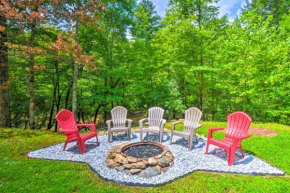 Cozy Riverside Dahlonega Home with Kayaks and Fire Pit